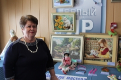 Коллективная работа «Золотые руки» Руководители Фирсова Нина Леонидовна, Фирсов Геннадий Константинович, Гулов Ильяс Хазипович  БУ ХМАО-Югры «Сургутский районный комплексный центр социального обслуживания населения» филиал г.п. Белый Яр»