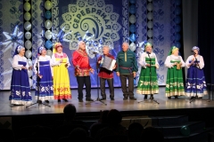 Коллектив «Ветераны»  1.	Песня Край рябиновый» 2.	Песня «Как за Доном, за рекой»  руководитель Андреева Евгения Фридриховна концертмейстер Кабаев Геннадий Андреевич  с.п. Солнечный